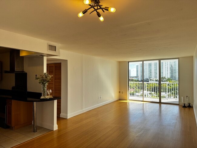 Foto del edificio - 2851 NE 183rd St