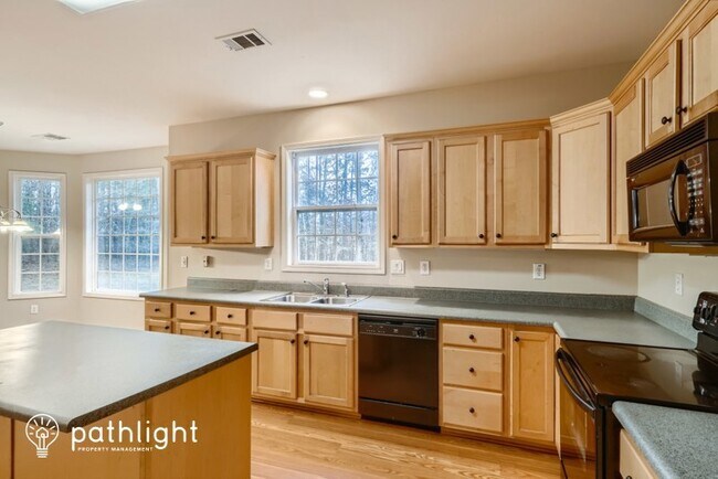 Building Photo - 360 Ridgewood Dr