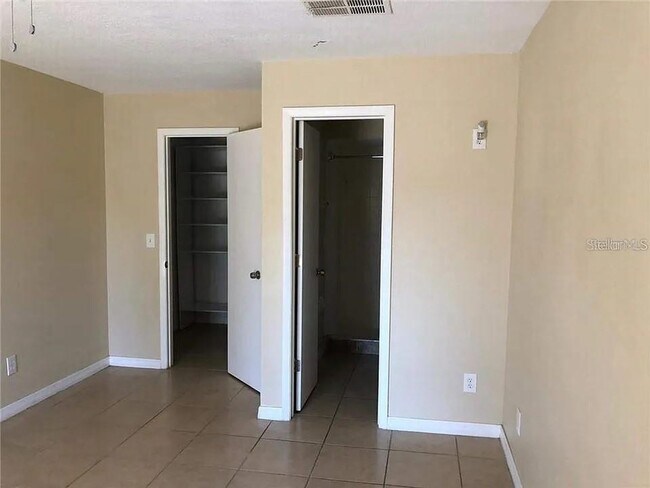 Foto del edificio - 330 Colonade Ct