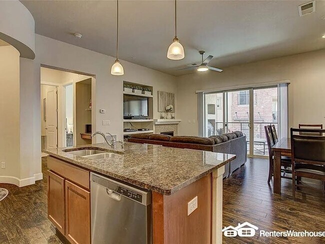 Foto del edificio - 301 Inverness Way S