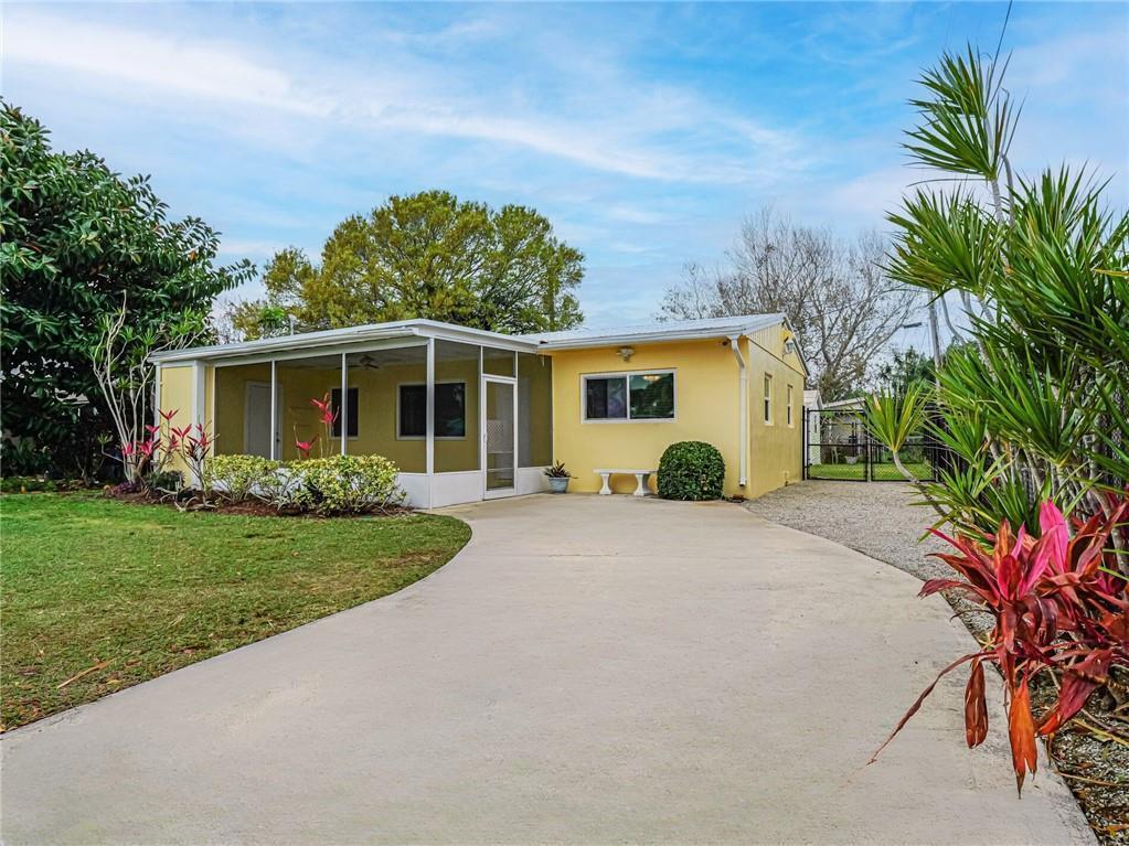 Foto principal - 1465 6th Ave