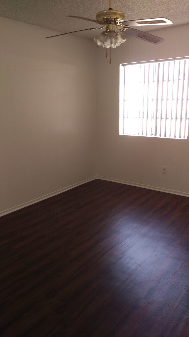 Foto del edificio - 7934 Laurel Canyon Blvd