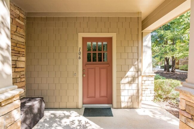 Building Photo - 106 Woodlily Pl