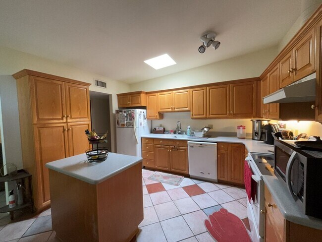 Foto del edificio - Great 2 bedroom 2 bath with a private backyard