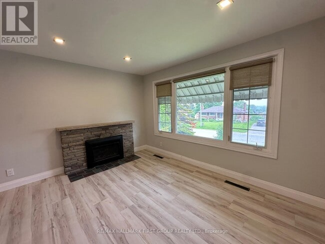 Building Photo - 714 Tennyson Ave