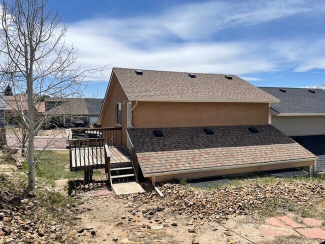 Foto del edificio - Spacious & Unique 3BD/2BA Townhome w/ Gara...