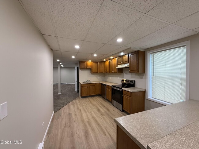 Foto del edificio - 734 Hudson Ave