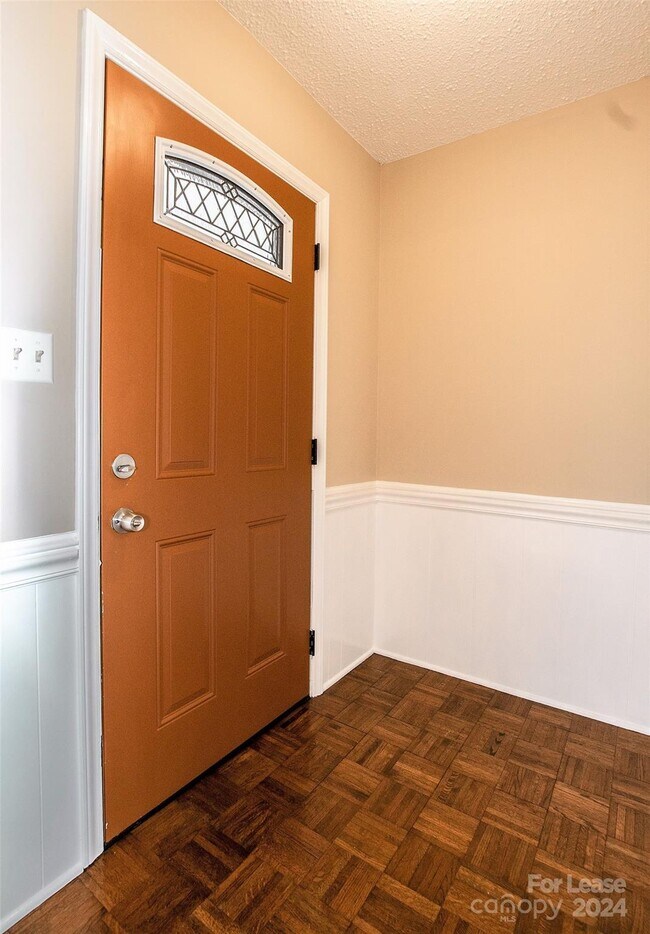 Foto del edificio - 518 Brook Forest Dr