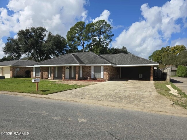 Building Photo - 216 Orgeron Dr