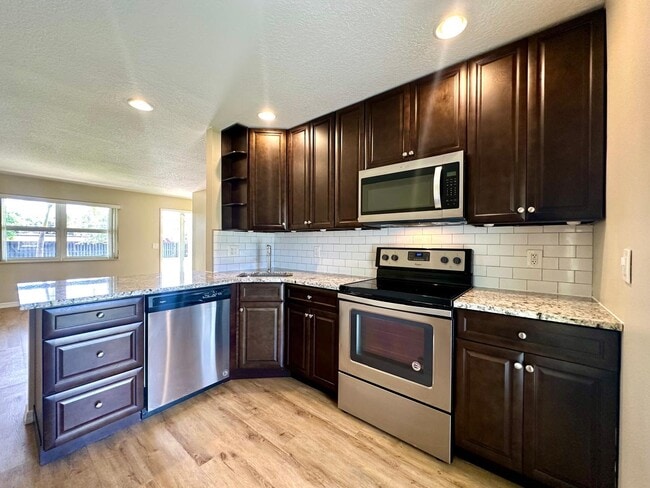 Foto del edificio - 3531 Burma Ct