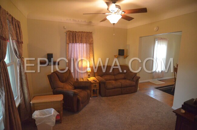 Foto del edificio - 818 10th Ave SW