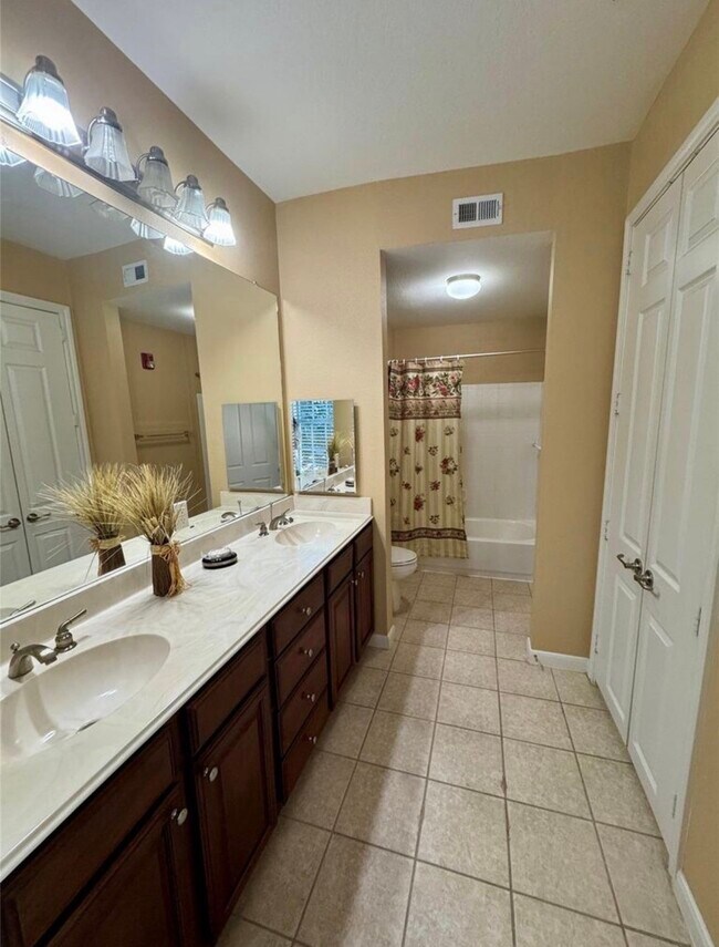 Building Photo - 7575 Kirby Dr