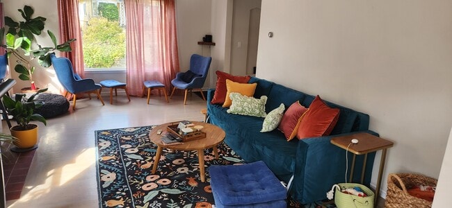 Foto del edificio - 4532 Reinhardt Dr