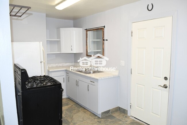 Building Photo - 2532 E Adams St