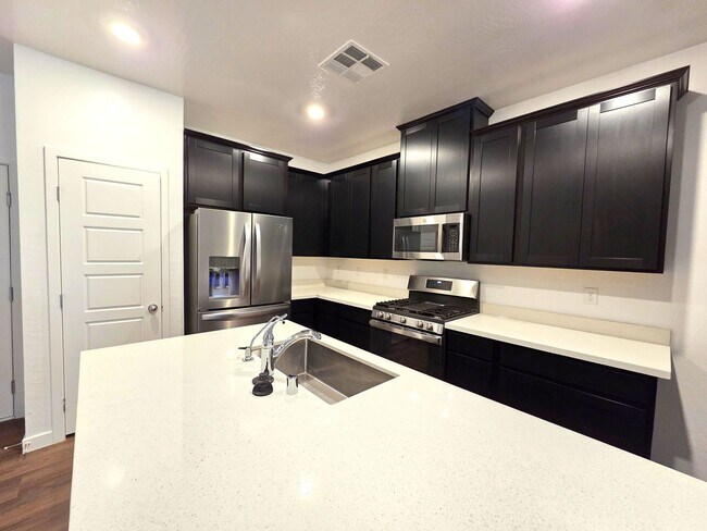 Foto del edificio - 5730 Sky Pointe Dr