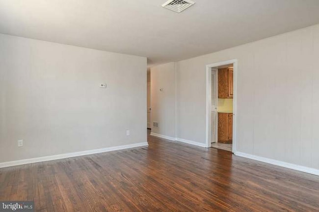 Foto del edificio - 11 Maple Ave