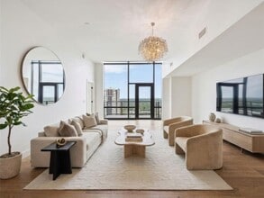 Building Photo - 70 Rainey St