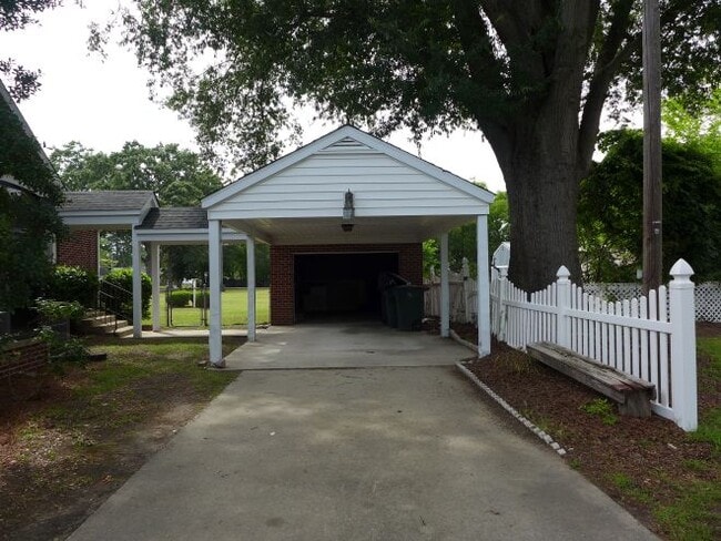 Building Photo - 205 N Caswell St