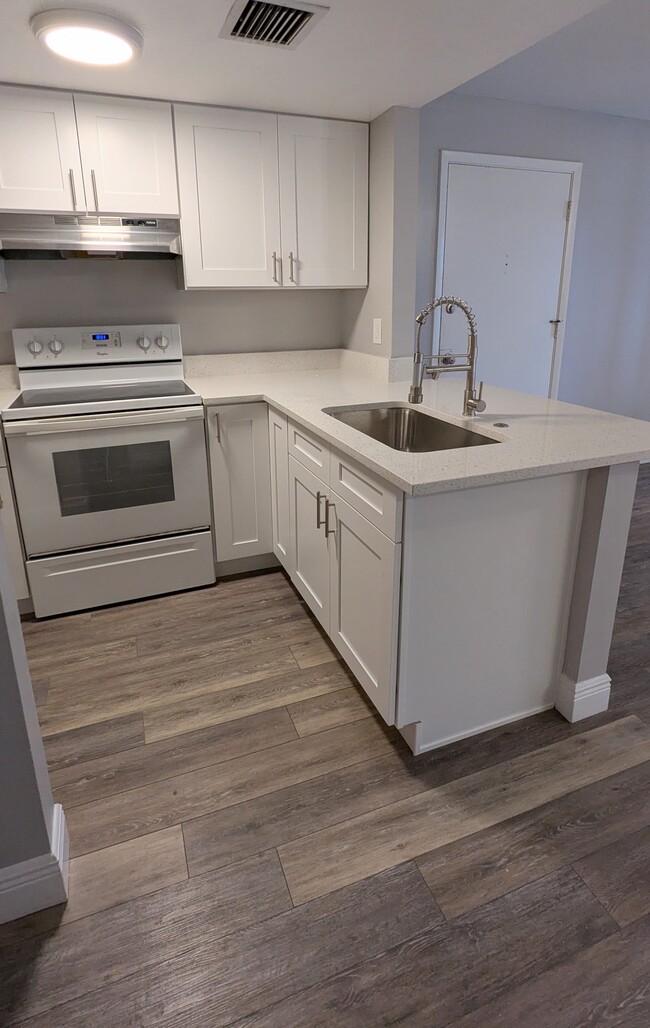 Kitchen - 578 Orange Dr