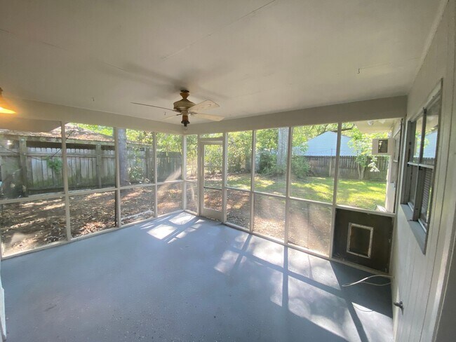 Building Photo - Renovated 3BD 1.5BA House Westdale Terrace...