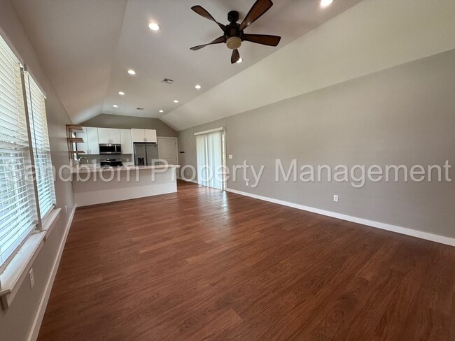 Building Photo - For Lease | University of Tulsa | $1750 Rent