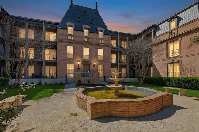 Building Photo - Rare rental: Chateau Dijon 1/1 in Alamo Heights