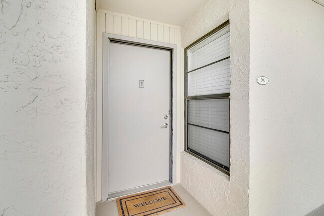 Building Photo - 12 Royal Palm Way