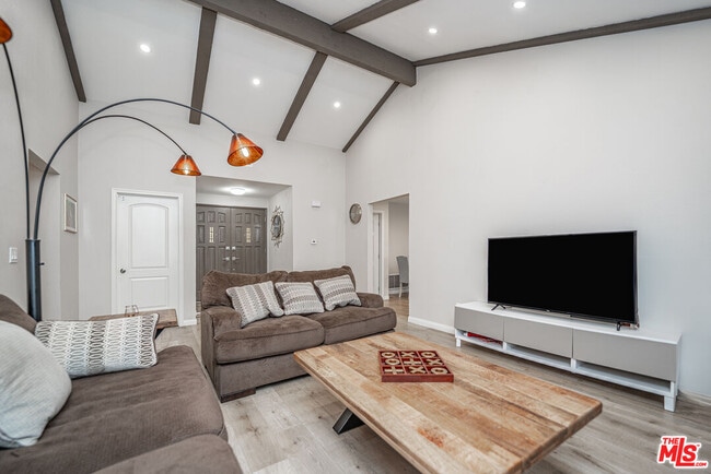 Building Photo - 29846 Grandifloras Rd