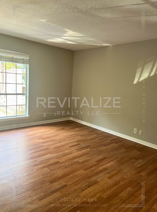 Building Photo - Charming 2/1 Apartment in Midtown!