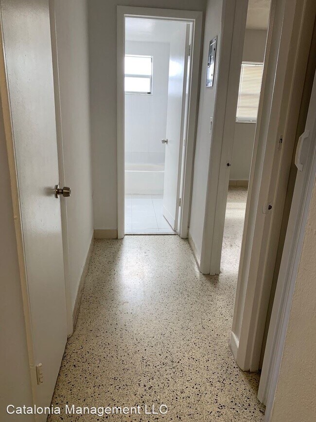 Building Photo - 905-915-915 W 29th St