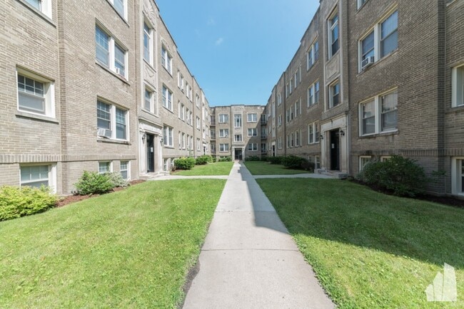 Building Photo - 1916 W Winona St