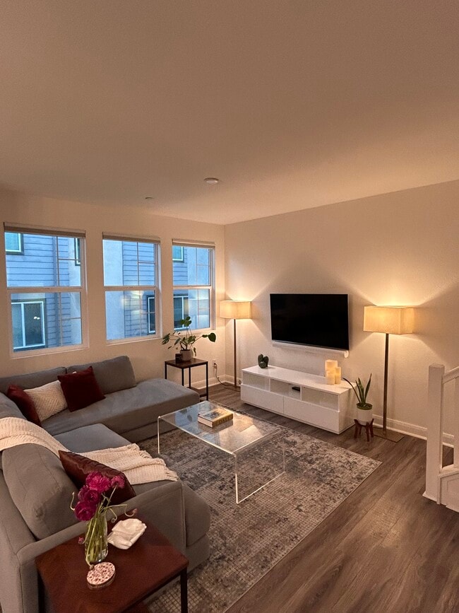 582 E Imperial Ave, El Segundo, CA 90245 Townhome Rentals in El