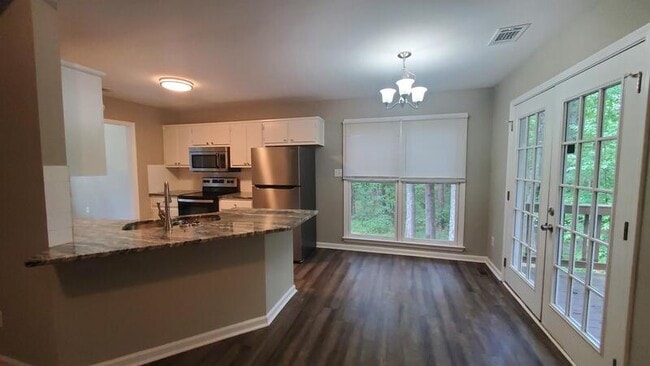 Building Photo - 1061 Sharon Pl