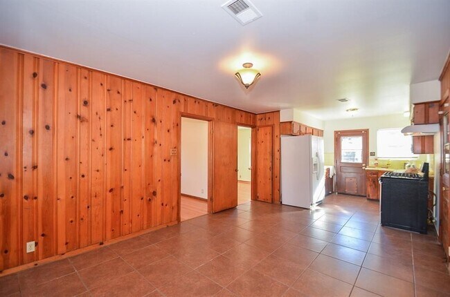 Foto del edificio - 6923 Cole Creek Dr