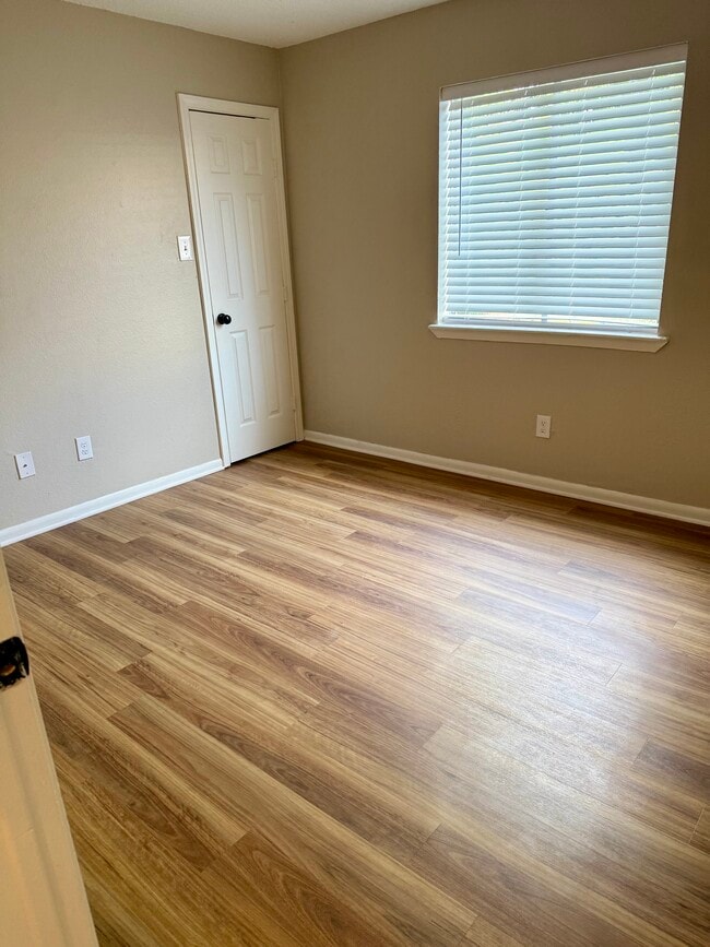 Building Photo - 104 Milann St