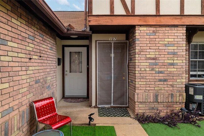 Foto del edificio - 7406 Shadow Hill Dr