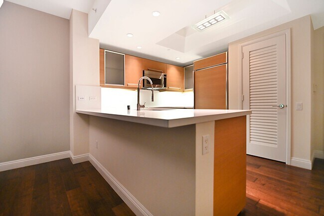 Building Photo - Turnberry Towers 2705W-City/Golf Course Vi...