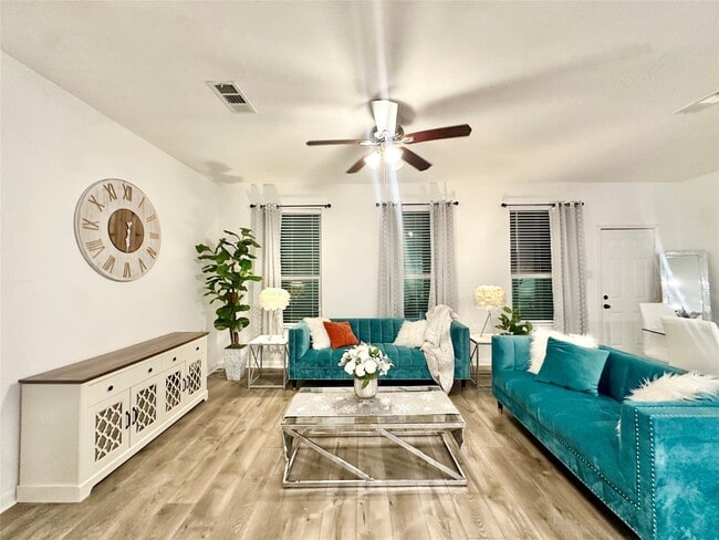 Foto del edificio - 11218 Beverley Pk St