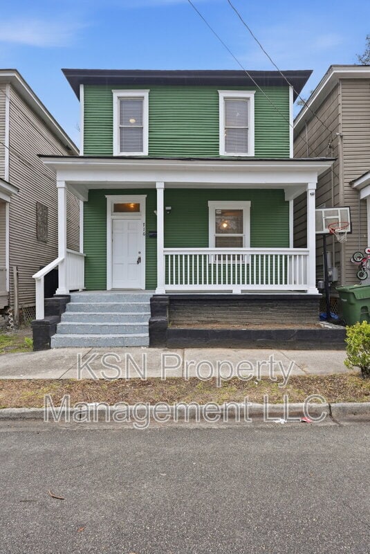 Building Photo - 716 W 38th St