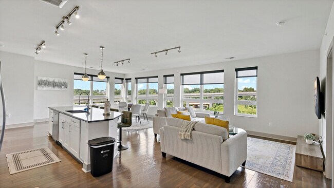 Foto del edificio - 1585 Anderson Rd