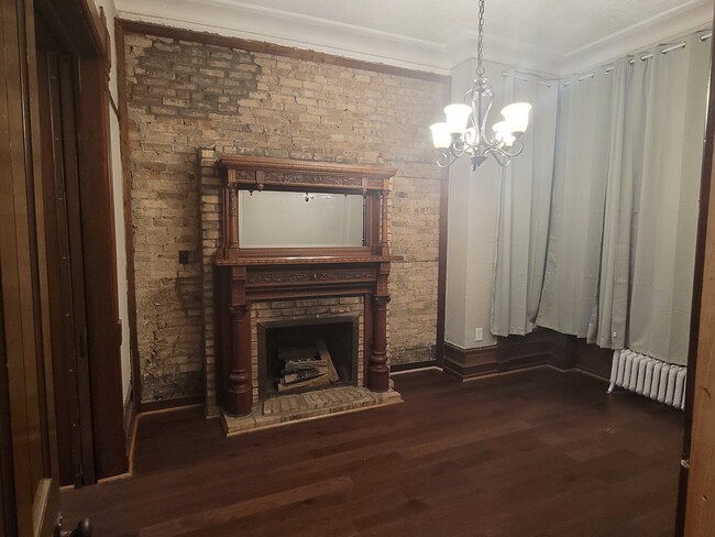 Family Room - 3117 S Giles Ave