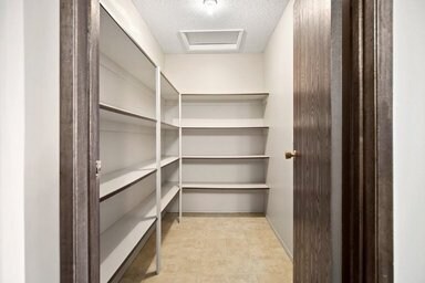Photo du bâtiment - Apartment with Den