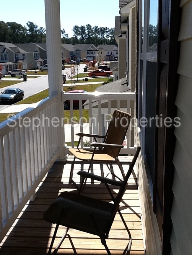 Building Photo - Large 4 bedroom home in Jacobs Creek