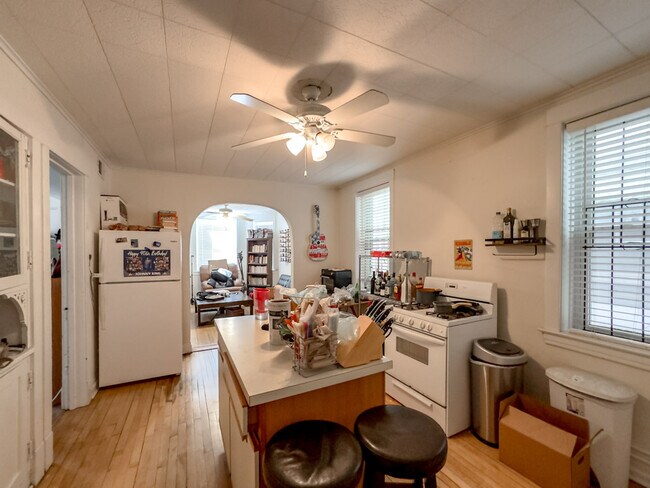 Foto del edificio - 1414 W Henderson St