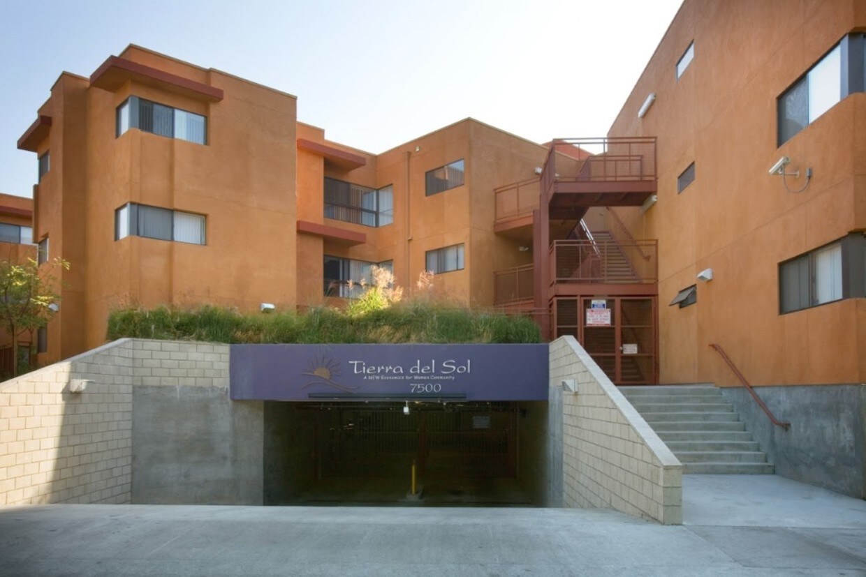 Foto principal - 7500 Alabama Ave