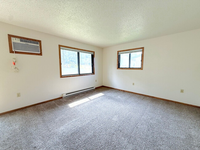Building Photo - 2804 Edgewood Dr
