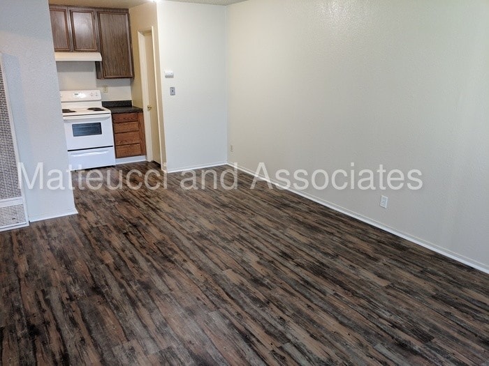 323 Locust St Unit 7, Lodi, CA 95240 Apartment for Rent in Lodi, CA