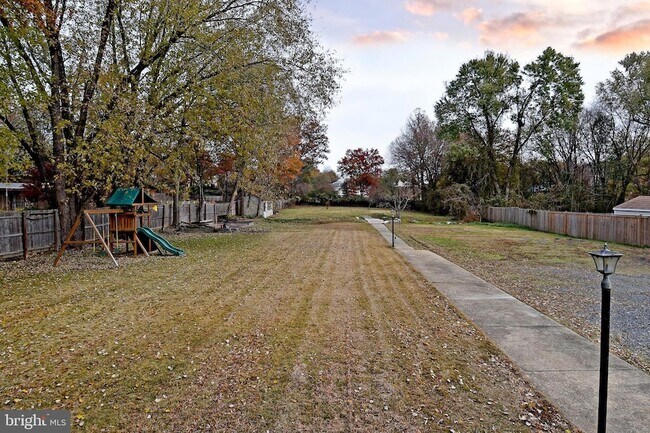 Foto del edificio - 7125 Harrison Ln