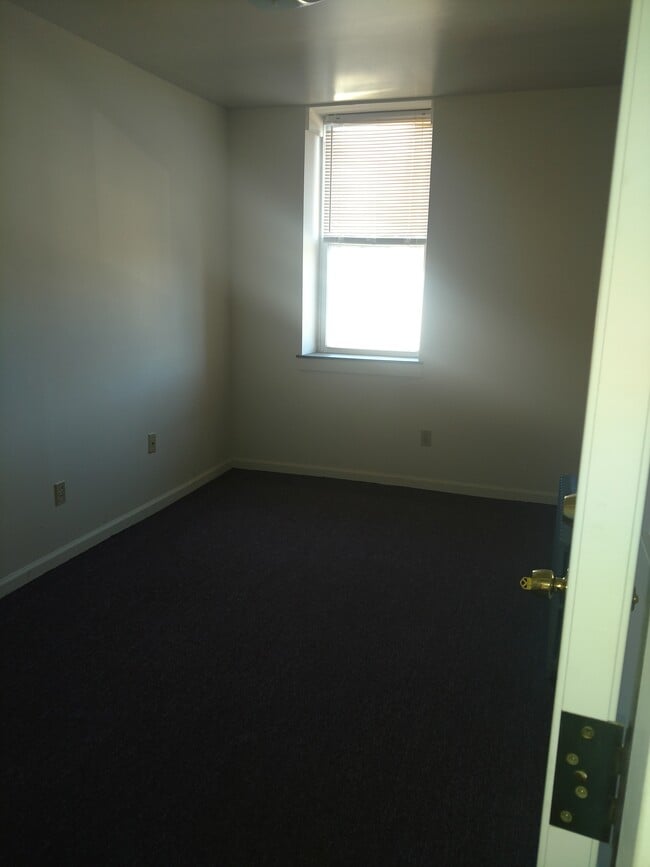 Building Photo - 337 McKee Pl