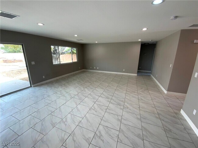 Foto del edificio - 4352 E Twain Ave